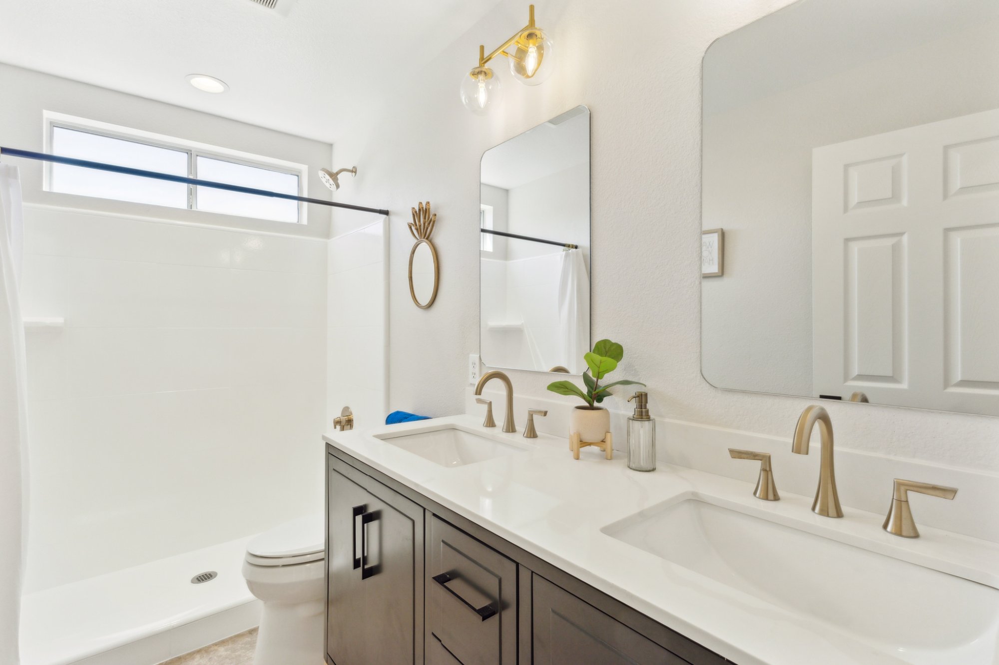 After: Upstairs bathroom — Garlic House, Gilroy CA